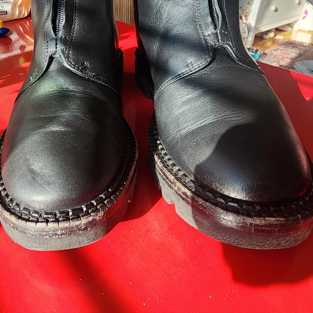 Vince Cabria Womens Water Resistant Leather Chelsea Boot Zip Front Lug 7.5 38.5 - Picture 5 of 11